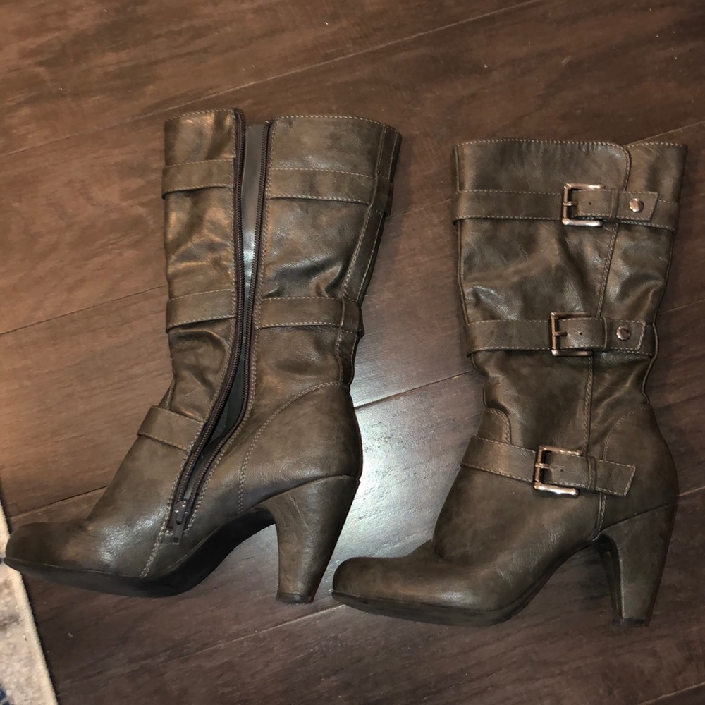 7.5 Nine West woman’s boots
